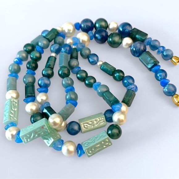 Vintage Three Strand Chunky Plastic Bead Necklace - Picture 3 of 4